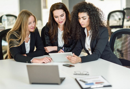 6 Remarkable Women Entrepreneurs Stirring Up a Tech-Storm in UK