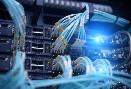 Iraqi-UAE Consortium Plans $700 Million Fast Data Cable Network