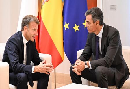 France, Spain Support UK Rejoining EU as Membership Idea Resurfaces