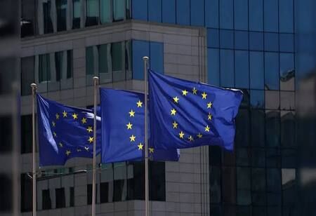 EU Designates ChatGPT, Reddit and Roblox as Very Large Platforms