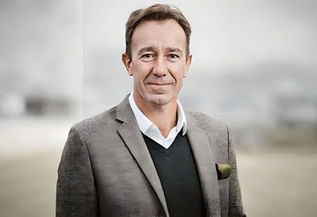 Aligning Stakeholders for Successful Industry Transformation