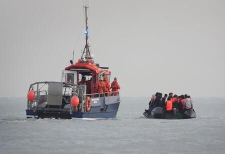 UK, France Seal £662m Pact to Curb Small Boat Crossings